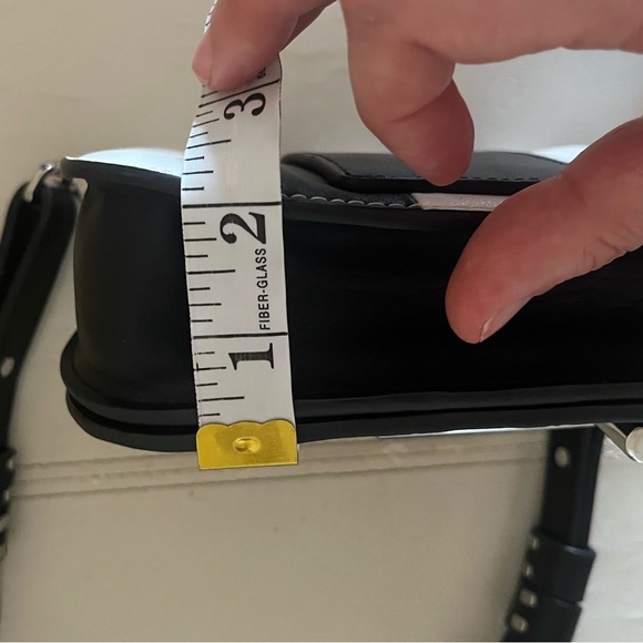 Tod's crossbody leather bag with studs & crystals. Luxury for a fraction 🔥🔥🔥 - Picture 9 of 13